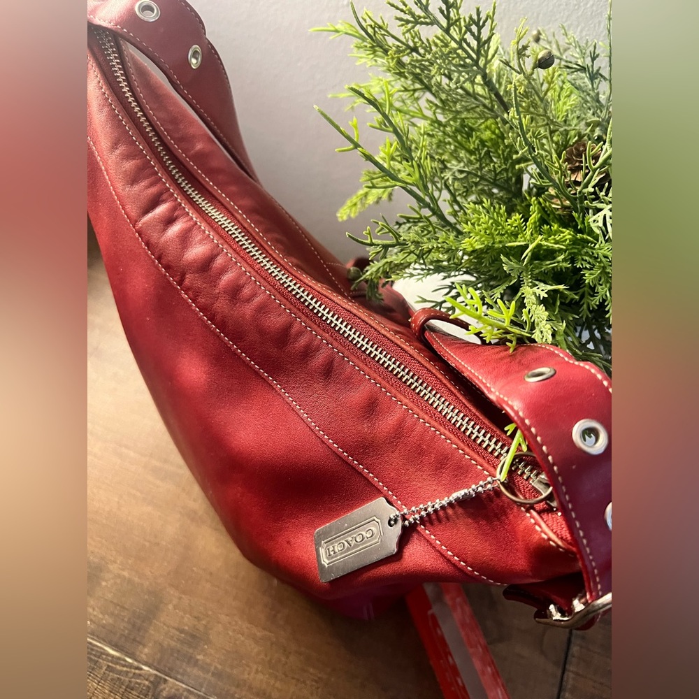 Coach Slim Legacy Duffle - Picture 3 of 11